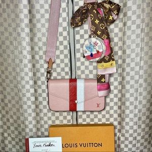 *SOLD* Felicie Pochette Strap and go